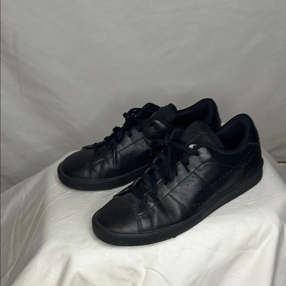 Nike Black Minimalist Sneakers size 5Y - Picture 3 of 6